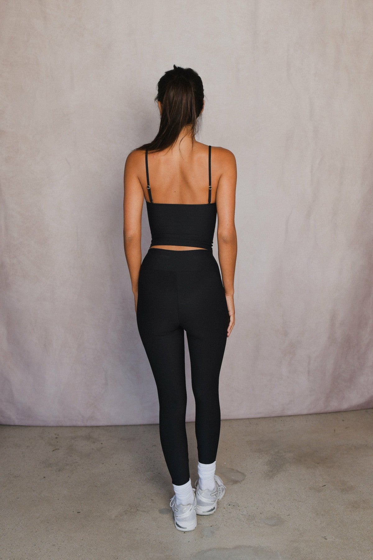Levi Active Top in Black | Skatie