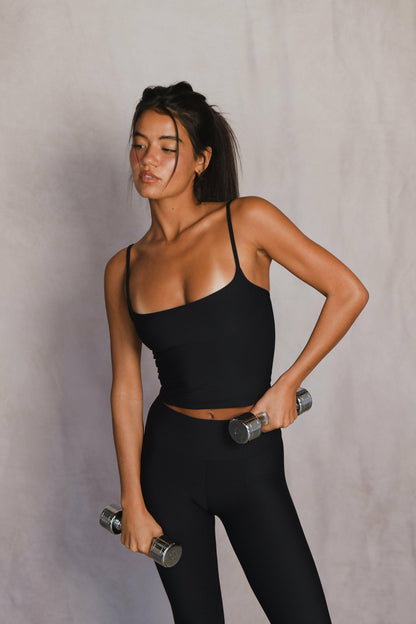 Levi Active Top in Black | Skatie