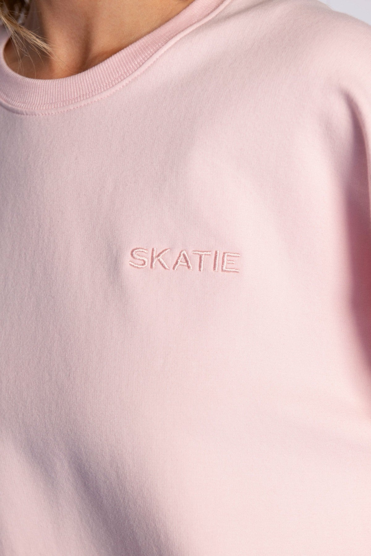 CLOUDLUX Chris Crewneck in Bubblegum | Skatie