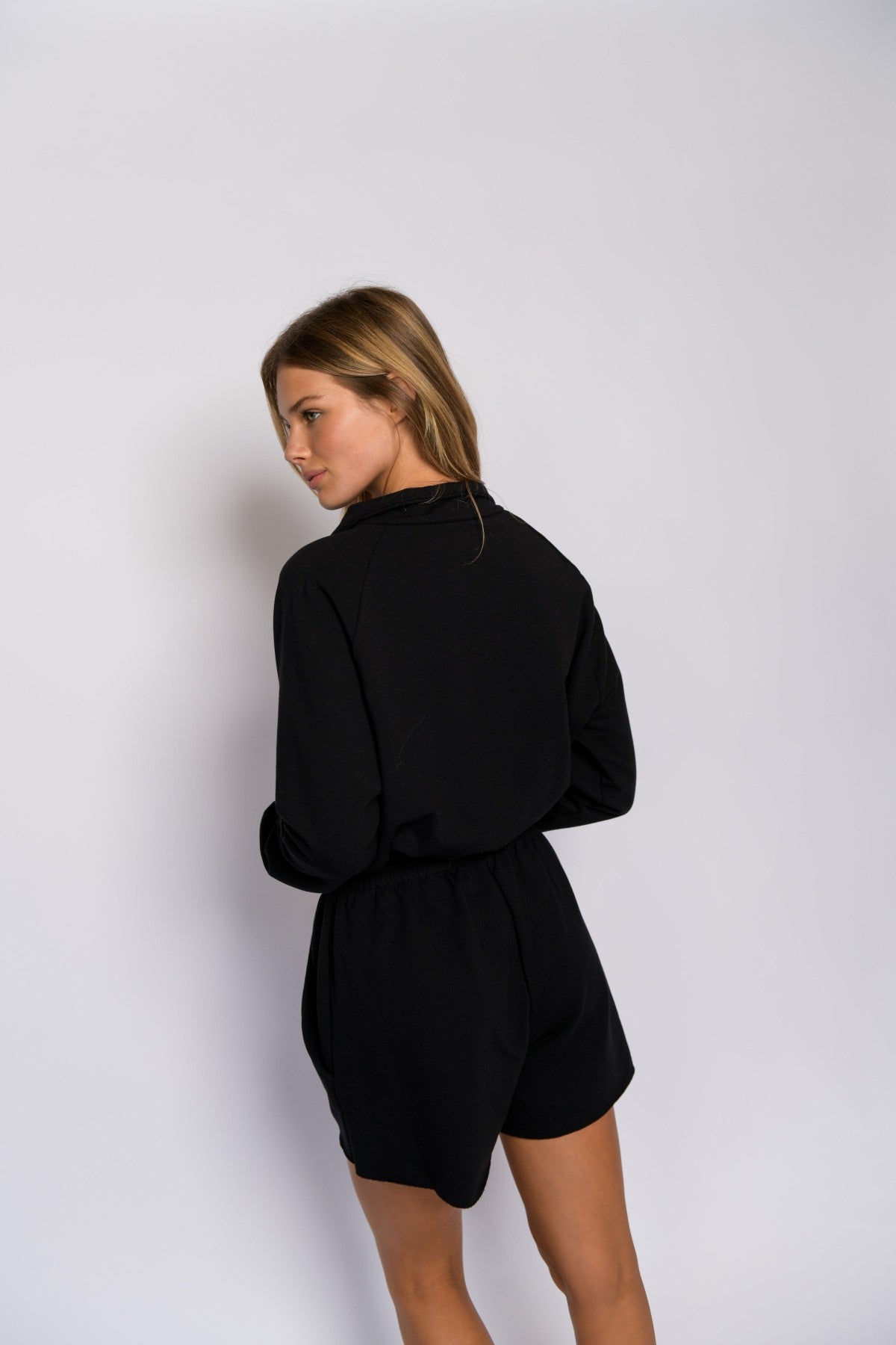 CLOUDLUX Kenzie Pullover in Black | Skatie