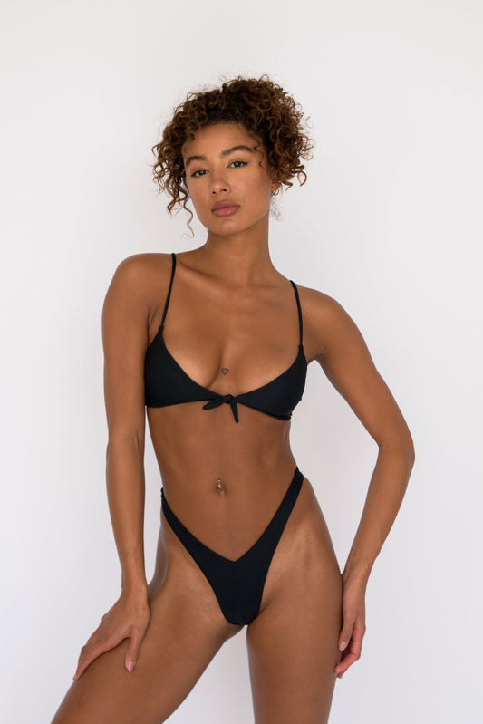 Halley Bikini Top in Black | Skatie