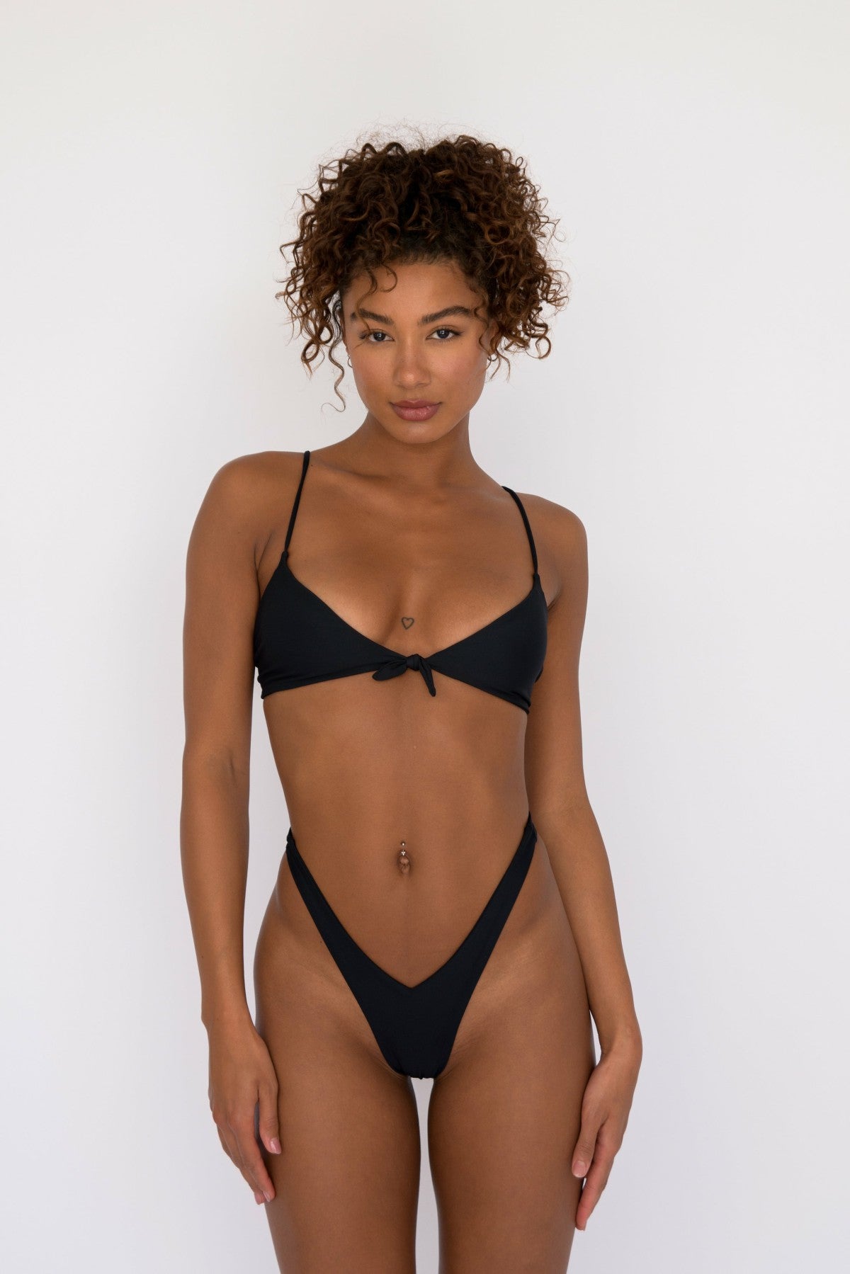 Halley Bikini Top in Black | Skatie