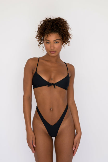 Halley Bikini Top in Black | Skatie