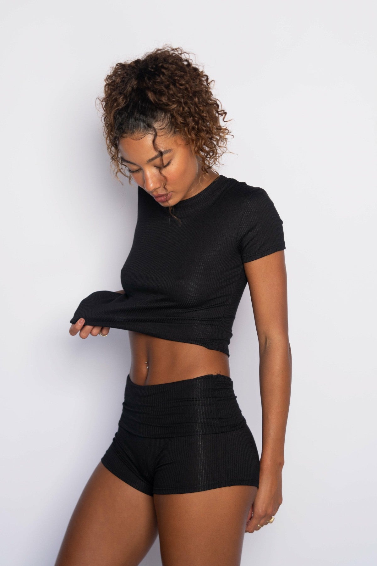 Easy Tee Ribbed in Black | Skatie