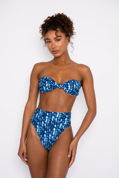 Lyndi Bikini Top in Azul | Skatie