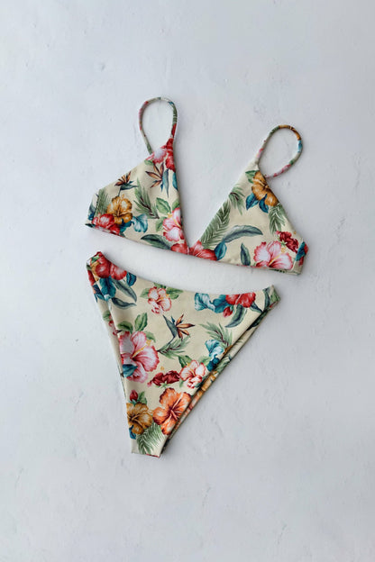 Kelly Bottom in Lei | Skatie